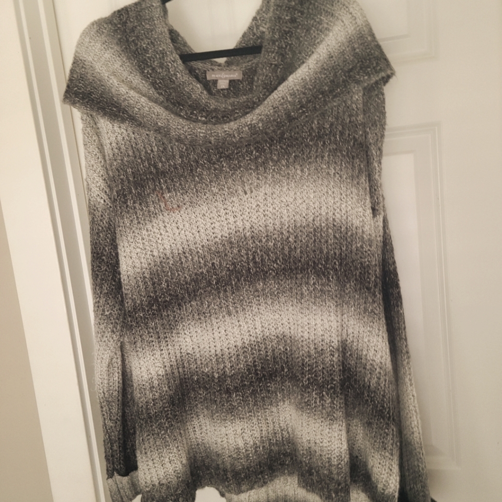 Peace & Pearl's sweater 2x Grey's and white
